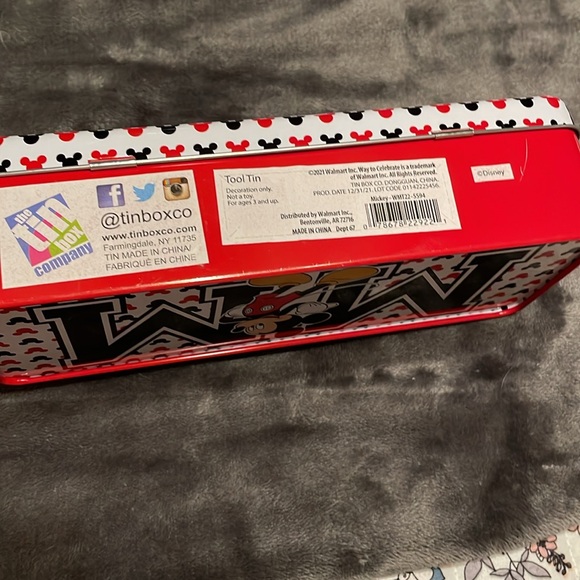 NWT’s Mickey Mouse global icon tin toolbox- w/black plastic handle - Picture 10 of 10